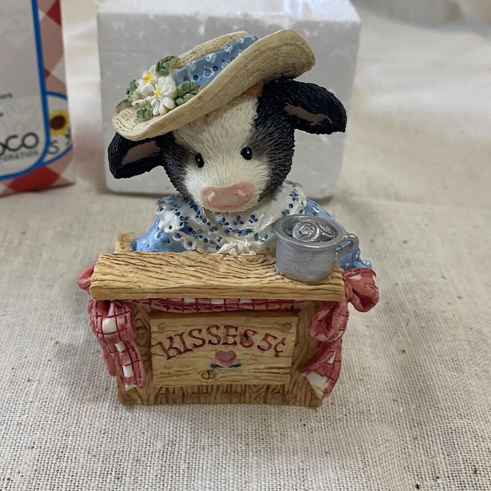 Vtg 1994 Mary’s Moo Moos 'Smooches' Cow Kissing Booth Figurine #125695